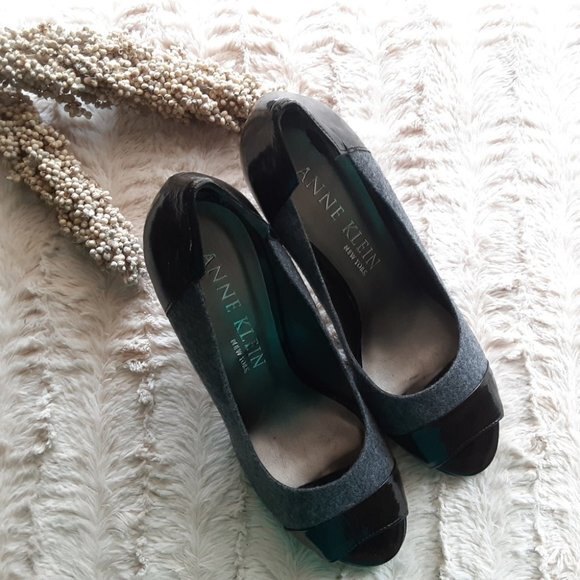Anne Klein High Heel Pumps Size 9.5M Grey Flannel Peep Toe Block Heels - Picture 1 of 8